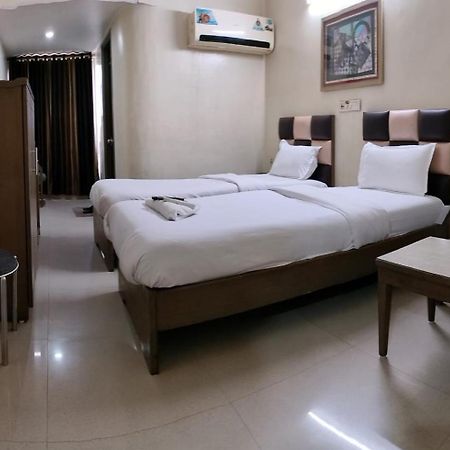 Hotel Zenith Σουράτ Εξωτερικό φωτογραφία