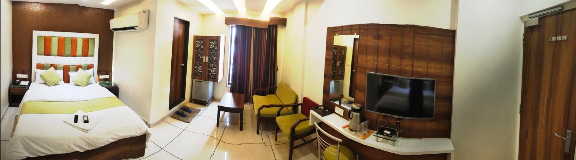 Hotel Zenith Σουράτ Εξωτερικό φωτογραφία