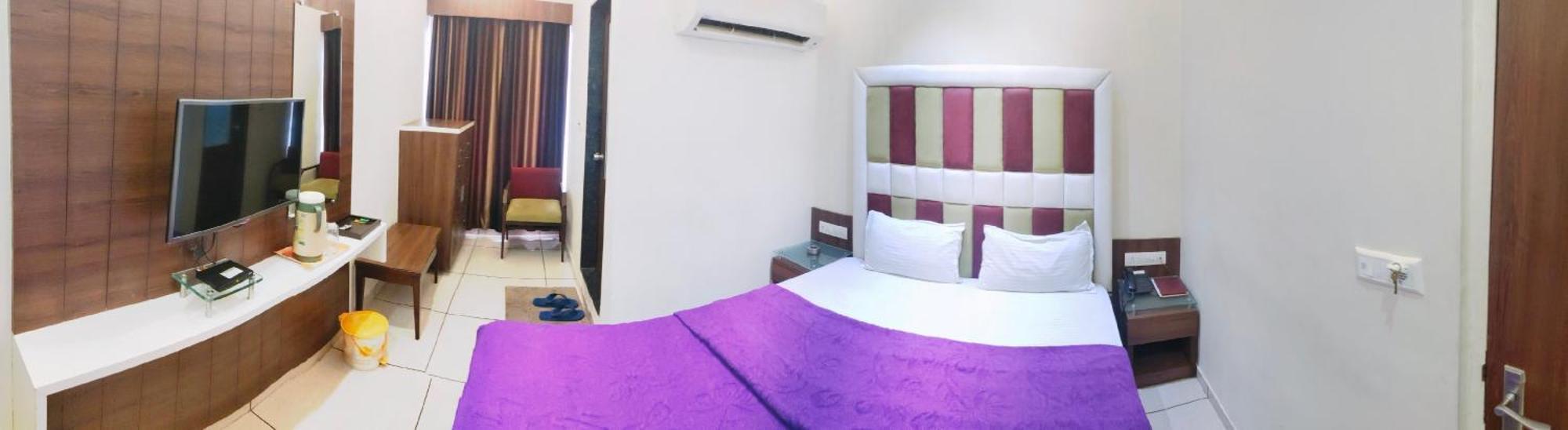 Hotel Zenith Σουράτ Εξωτερικό φωτογραφία
