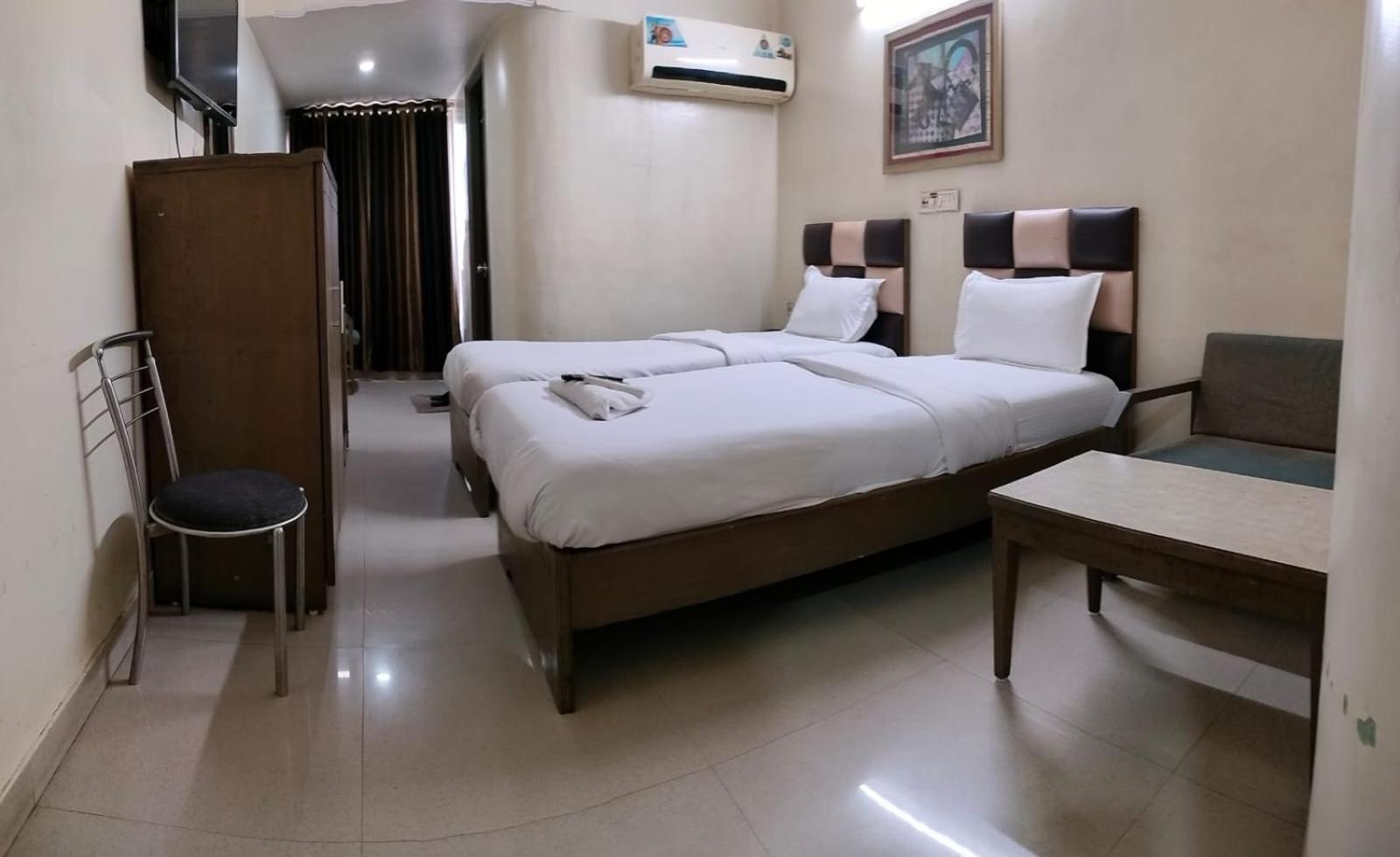 Hotel Zenith Σουράτ Εξωτερικό φωτογραφία