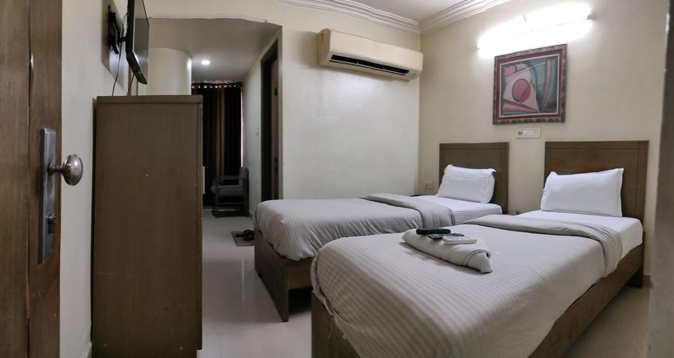 Hotel Zenith Σουράτ Εξωτερικό φωτογραφία