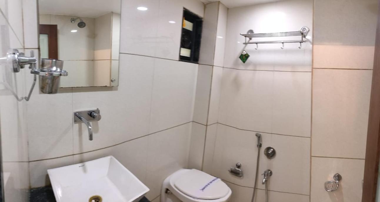 Hotel Zenith Σουράτ Εξωτερικό φωτογραφία