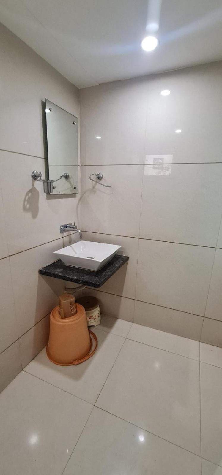 Hotel Zenith Σουράτ Εξωτερικό φωτογραφία
