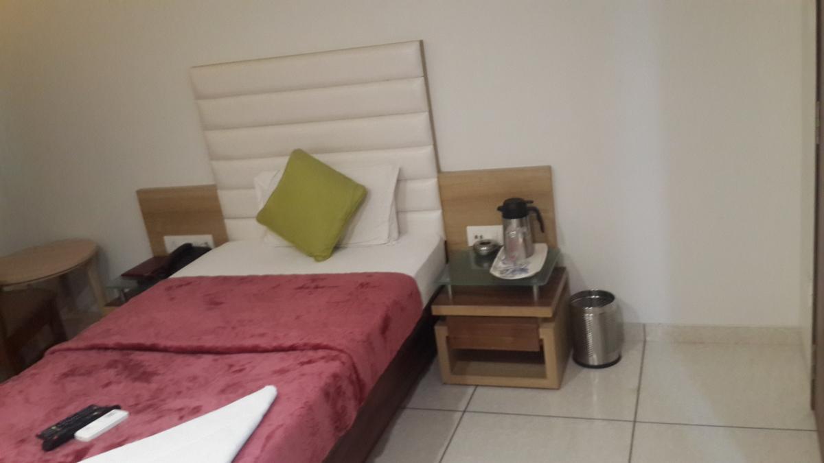 Hotel Zenith Σουράτ Εξωτερικό φωτογραφία