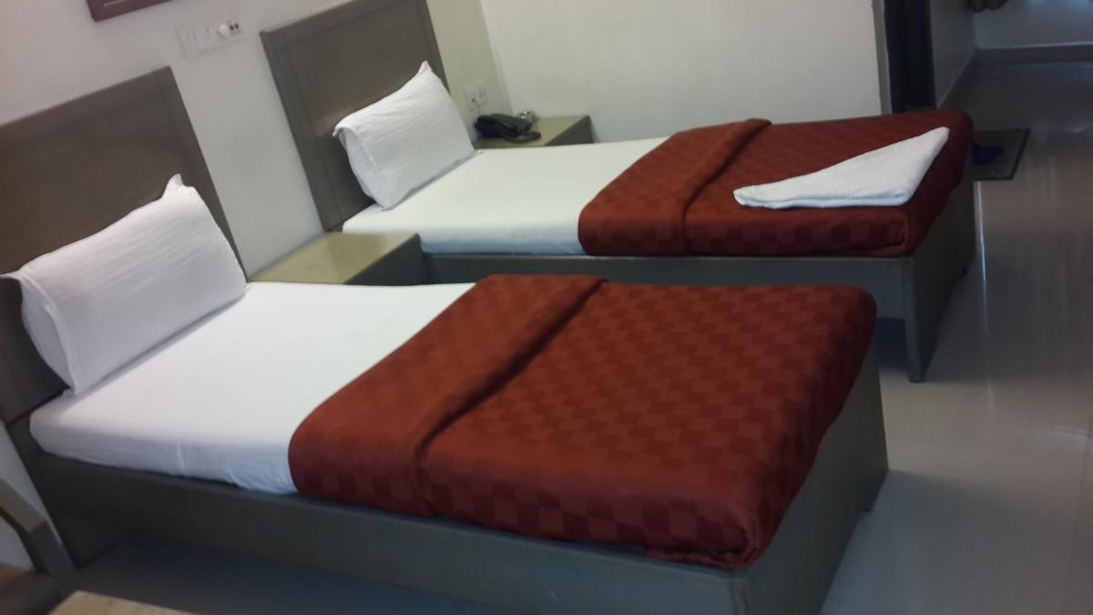 Hotel Zenith Σουράτ Εξωτερικό φωτογραφία