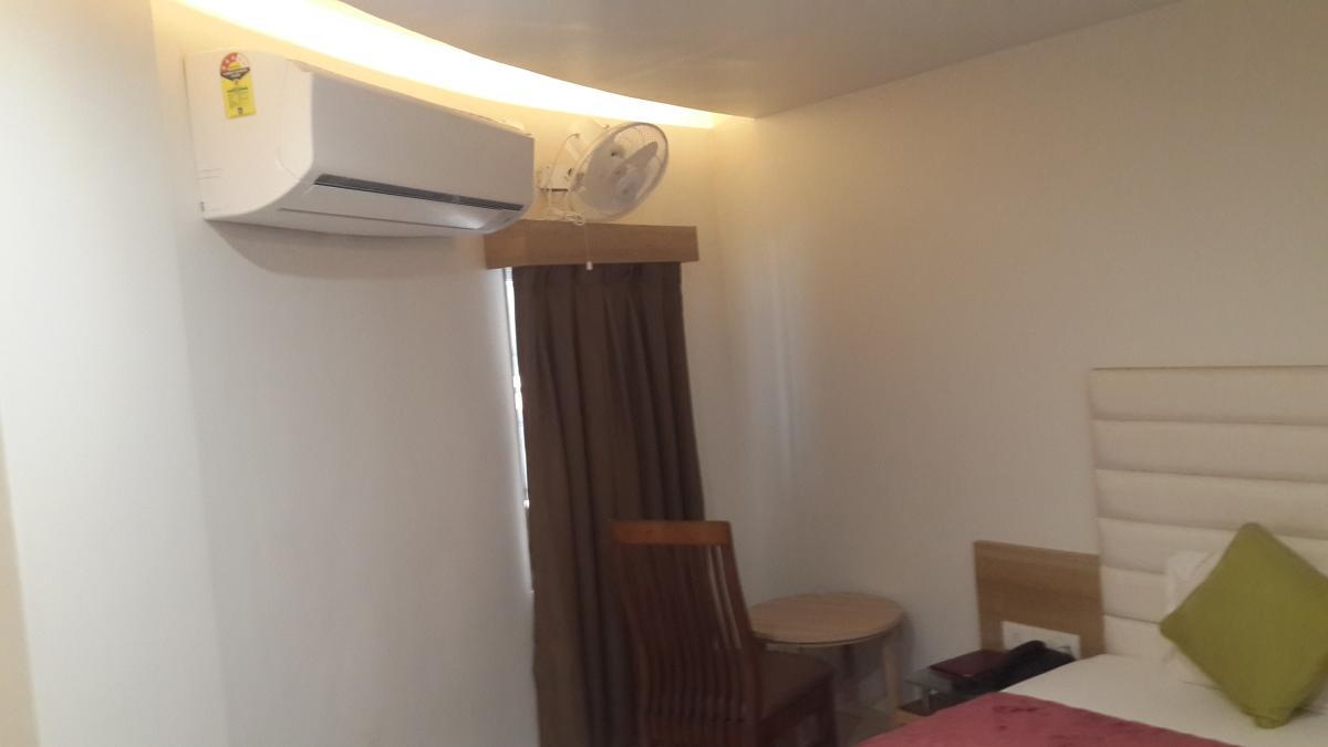 Hotel Zenith Σουράτ Εξωτερικό φωτογραφία