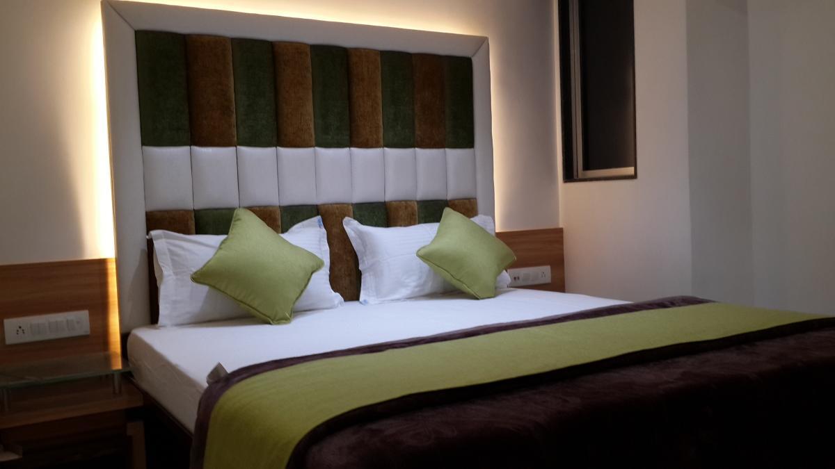 Hotel Zenith Σουράτ Εξωτερικό φωτογραφία