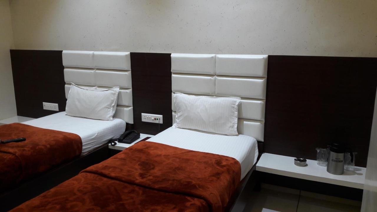 Hotel Zenith Σουράτ Εξωτερικό φωτογραφία